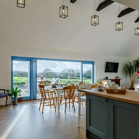 4 Bed In Helston 90391 * Crowan