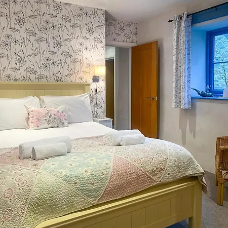 4 Bed In Helston 90391