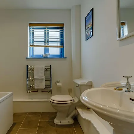 4 Bed In Helston 90391 Holiday home