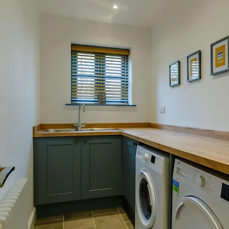 4 Bed In Helston 90391 Holiday home *