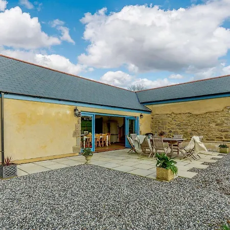4 Bed In Helston 90391 Holiday home