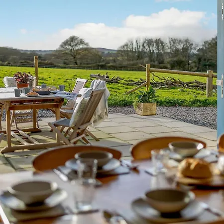4 Bed In Helston 90391